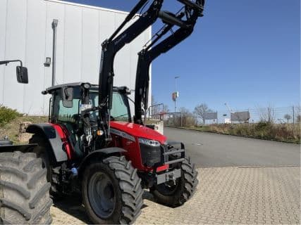Massey Ferguson 5711M Dyna-4