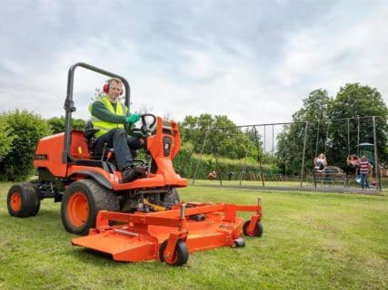 Kubota F251-EU (4WD) mit Mähwerk