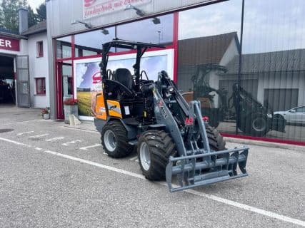 Giant G2300 HD Agri Line