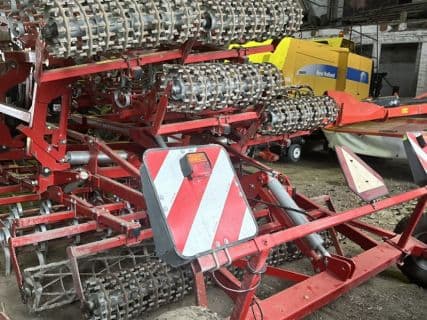 Kongskilde 7 meter germinator med CROSKILL tromle bagerst. Velnet til roe