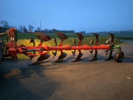 Kverneland CHARRUE ES 100 5 CORPS VARILAR