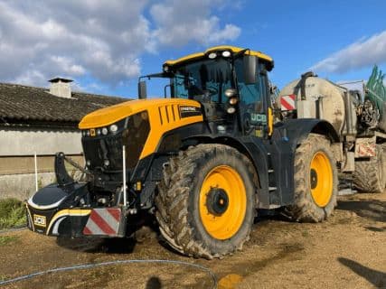 JCB FASTRAC 8330