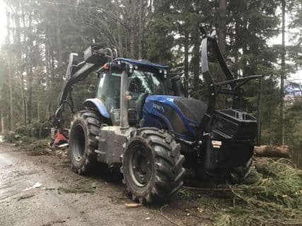 Nisula 500 H mit Valtra T174D
