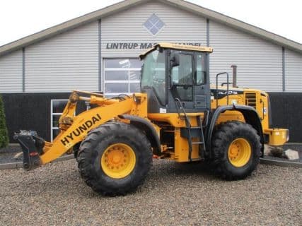 Hyundai 757-9A med 620/75R26 traktor hjul montering på