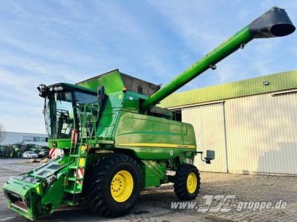 John Deere C670