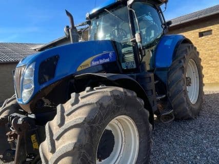 New Holland T7050