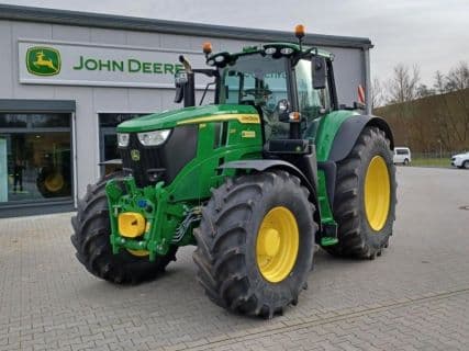 John Deere 6M 220