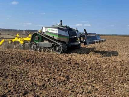 Autonomes Trägerfahrzeug AgXeed AgBot 5.115T2