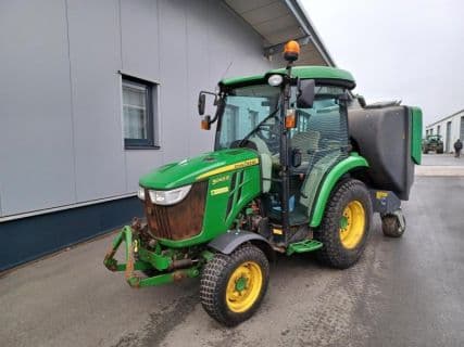 John Deere 3046R