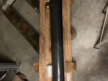 New Holland Hubzylinder W170