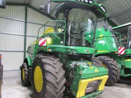 John Deere 8300