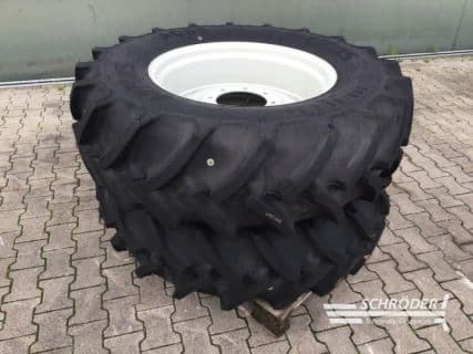 Valtra KOMPLETTRÄDER 2X 380/85 R 28 MITAS