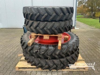Claas PFLEGEBEREIFUNG 320/85 R36 / 320/85 R50