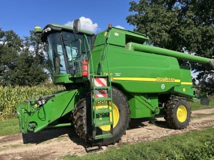 John Deere T670