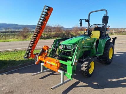 John Deere 3038E