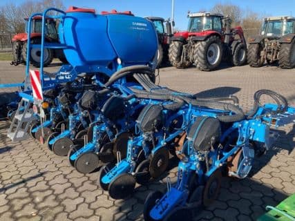 Lemken Azurit 9 mit Fronttank
