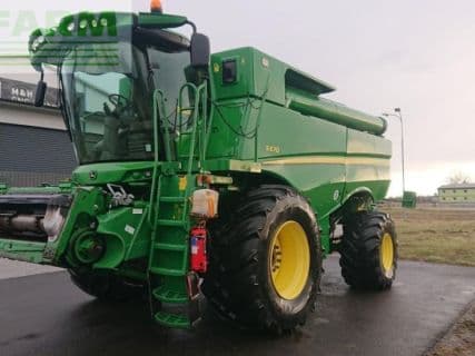 John Deere s670 4wd + macdon fd75