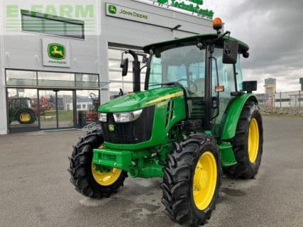 John Deere 5067E