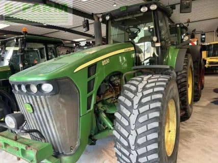 John Deere 8530