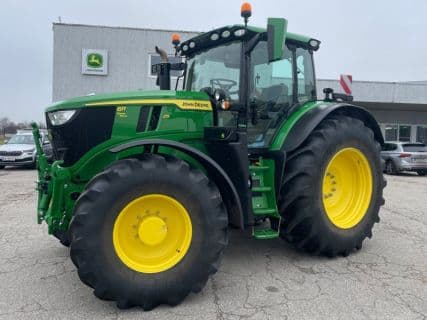 John Deere 6R215