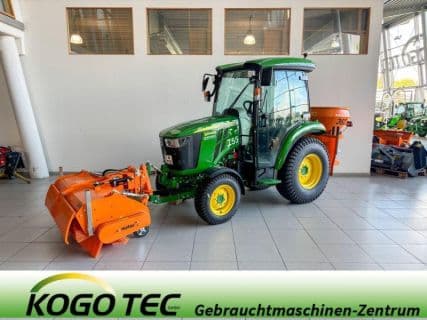 John Deere 3046R