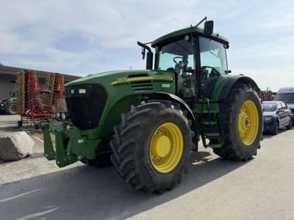 John Deere 7820