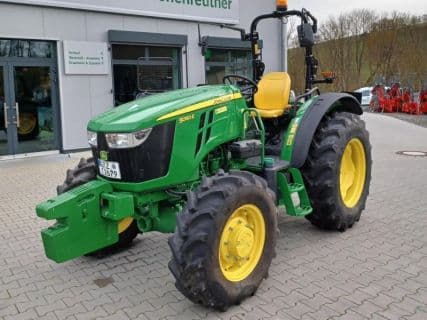 John Deere 5050E