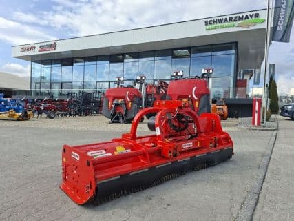Maschio 2500 mit Front-Heckanbau und Seitenverschub