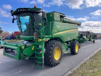 John Deere T560i mit 625X Schneidwerk