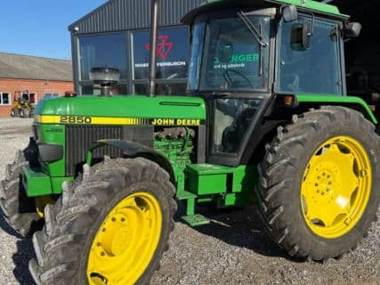 John Deere 2850 4 WD.