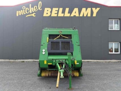 John Deere Presse à balles rondes 582 .