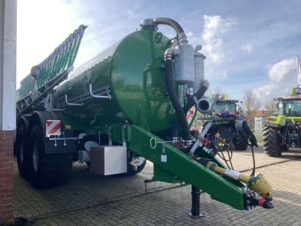 Kotte VT 17.300 mit Bomech Farmer 15m Profi Laubgrün