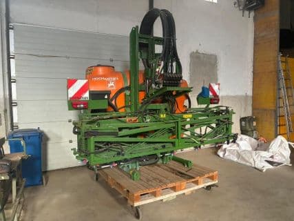 Amazone UF 901 mit 15m Spritzgestänge