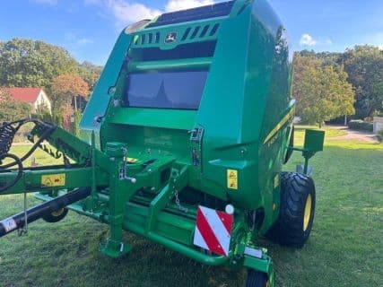 John Deere V451M