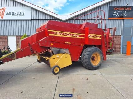 New Holland D2000