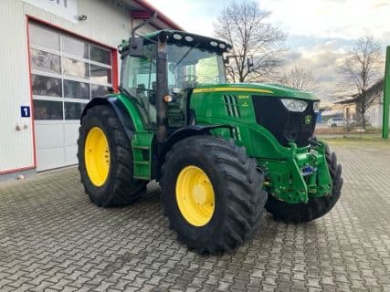 John Deere 6210R