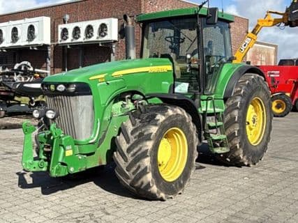 John Deere 8220