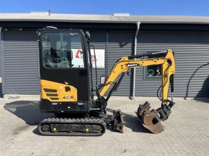 SY18C Powertilt og 3 skovle