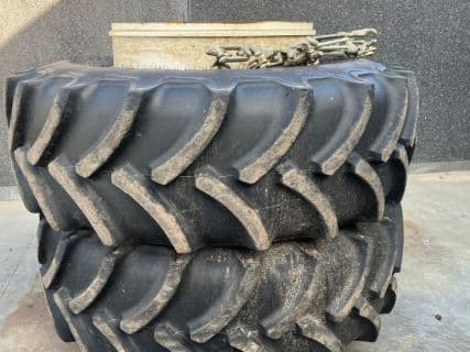 650/85R42 650/85R42 med ca 80% dæk og 12stk låse. Rigtigt fint s