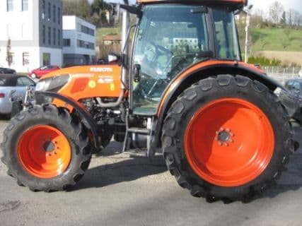 Kubota M 8560