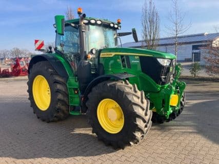 John Deere 6R 215