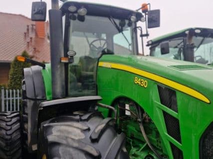 John Deere 8430
