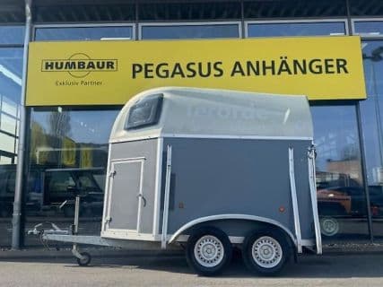 Blomert Nairobi 2 Pferde Aluboden 2,4t. Sattelkammer