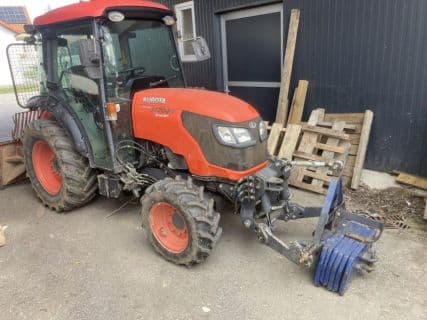 Kubota M 7040 N