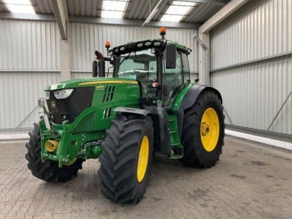 John Deere 6215R