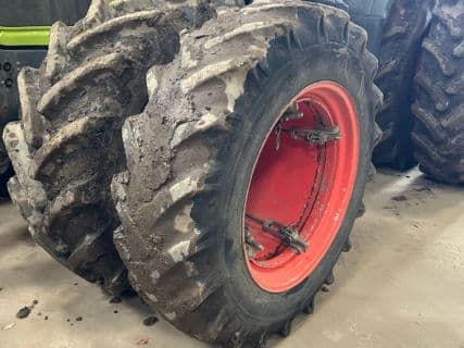 16.9x34  tvillinghjul  16.9x34  med ring for 30" traktor fælg.