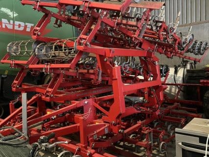 Kongskilde Germinator SP7000 med CROSKILL tromle bagerst. Velnet til roer