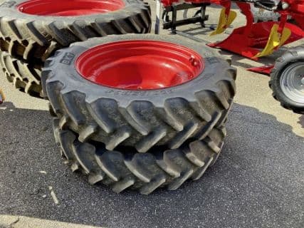 BKT 320/85 R34 + 380/90 R46