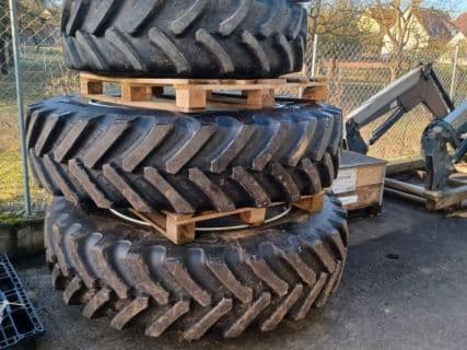Valtra Pflegeräder 420/90R30 u 480/80R46