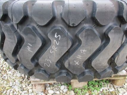 Liebherr er Michelin Reifen 23.5 R 25 mit er Felge